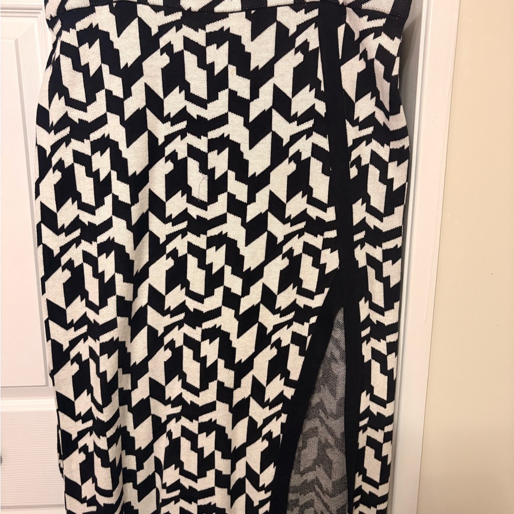 Black and White Geometric Pattern Skirt